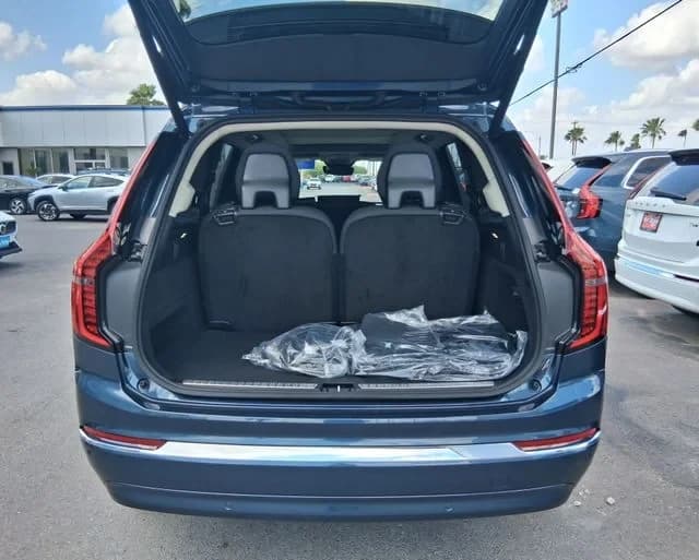 Volvo XC90 Plug-In Hybrid Plus T8 AWD 7-Seater 2026 — side view