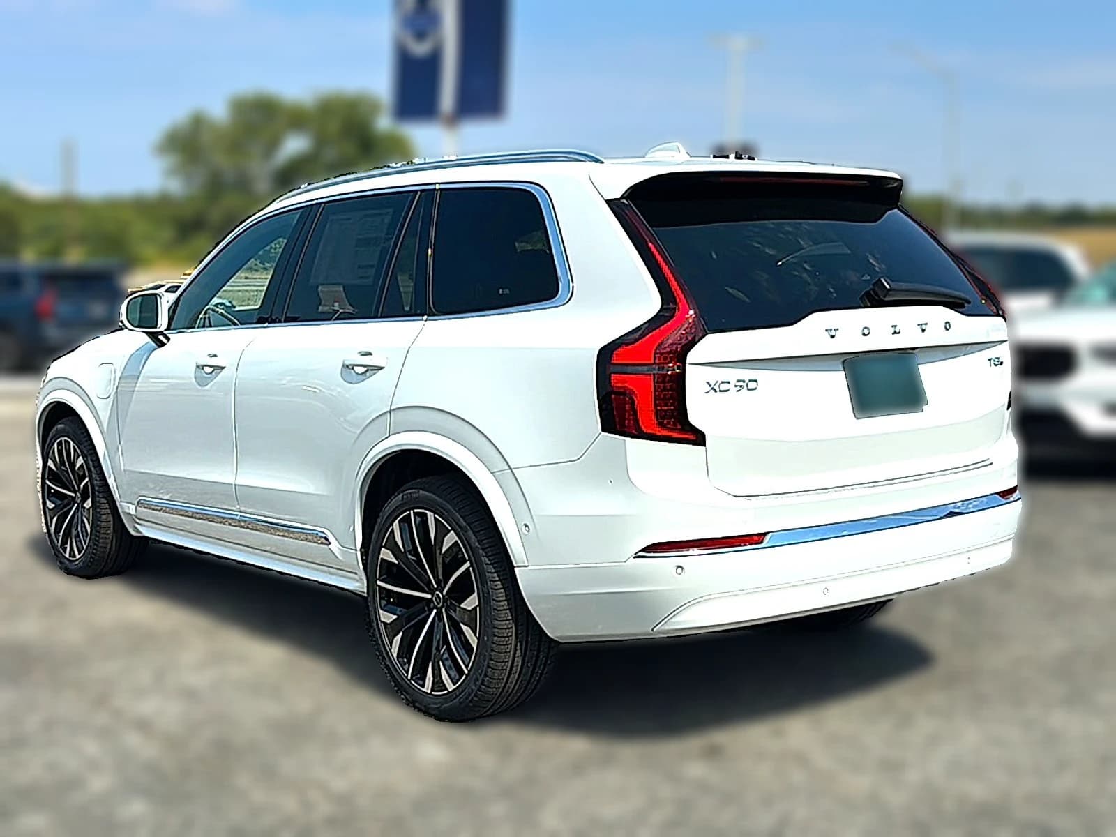 Volvo XC90 Plug-In Hybrid Plus T8 AWD 7-Seater 2026 — side view