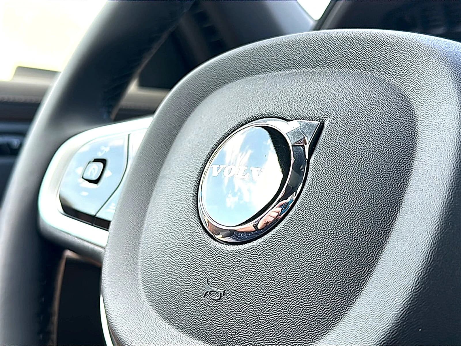Volvo XC90 Plug-In Hybrid Plus T8 AWD 7-Seater 2026 — side view