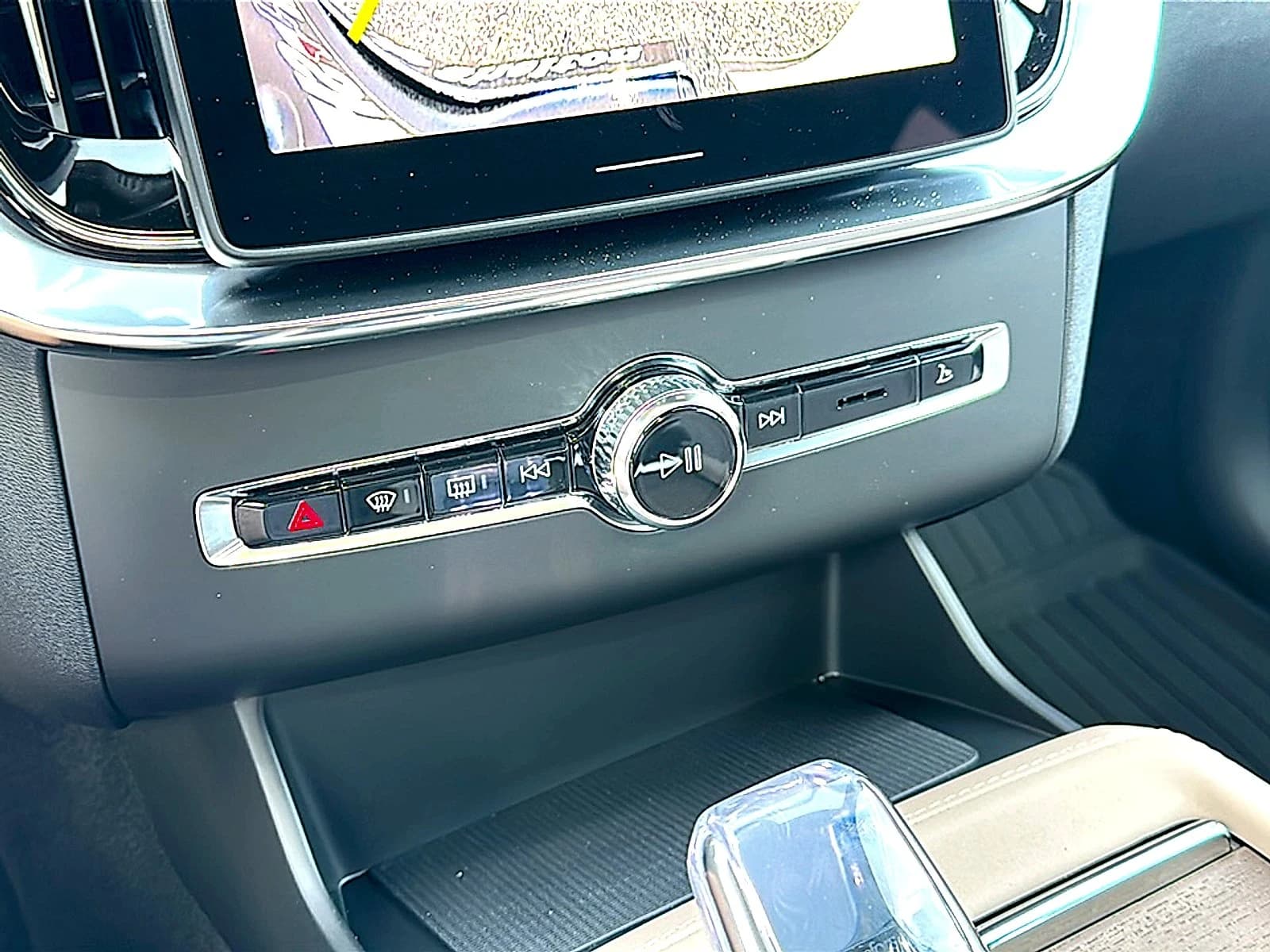 Volvo XC90 Plug-In Hybrid Plus T8 AWD 7-Seater 2026 — side view