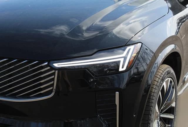 Volvo XC90 Plug-In Hybrid Ultra T8 AWD 7-Seater 2026 — side view