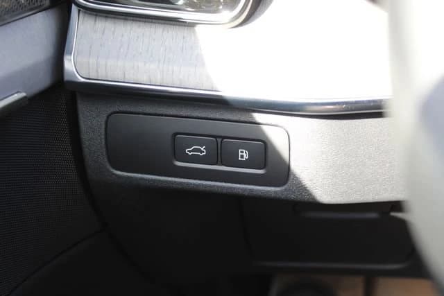 Volvo XC90 Plug-In Hybrid Ultra T8 AWD 7-Seater 2026 — side view
