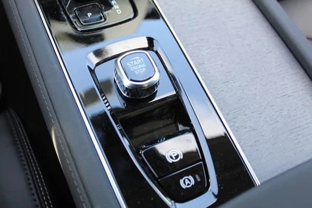 Volvo XC90 Plug-In Hybrid Ultra T8 AWD 7-Seater 2026 — side view