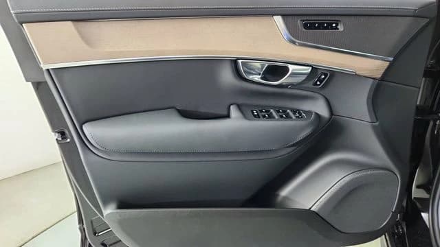 Volvo XC90 Plug-In Hybrid Core T8 AWD 7-Seater 2026 — side view