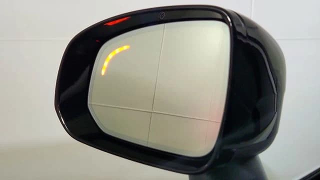 Volvo XC90 Plug-In Hybrid Core T8 AWD 7-Seater 2026 — side view