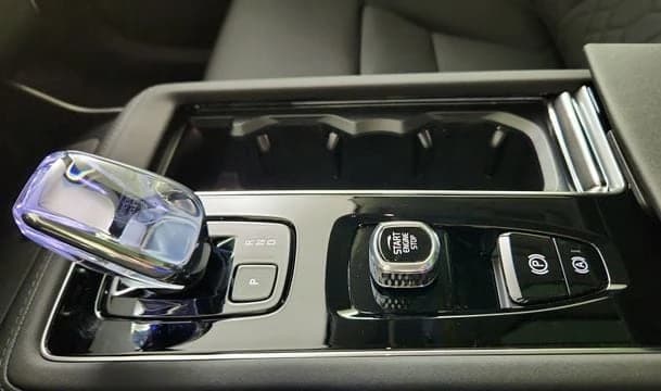 Volvo XC90 Plug-In Hybrid Core T8 AWD 7-Seater 2026 — side view