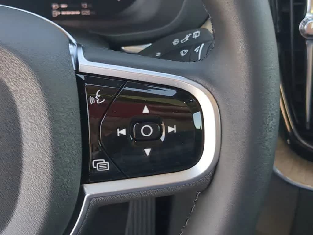 Volvo XC60 Plug-In Hybrid Plus T8 AWD 2026 — side view