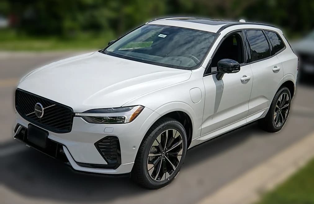 Volvo XC60 Plug-In Hybrid Plus T8 AWD 2026 — side view