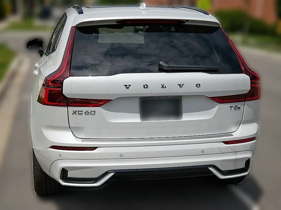 Volvo XC60 Plug-In Hybrid Plus T8 AWD 2026 — side view