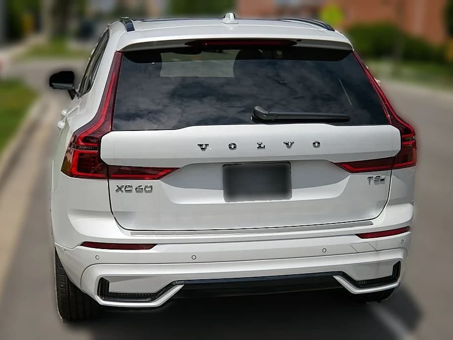 Volvo XC60 Plug-In Hybrid Plus T8 AWD 2026 — side view