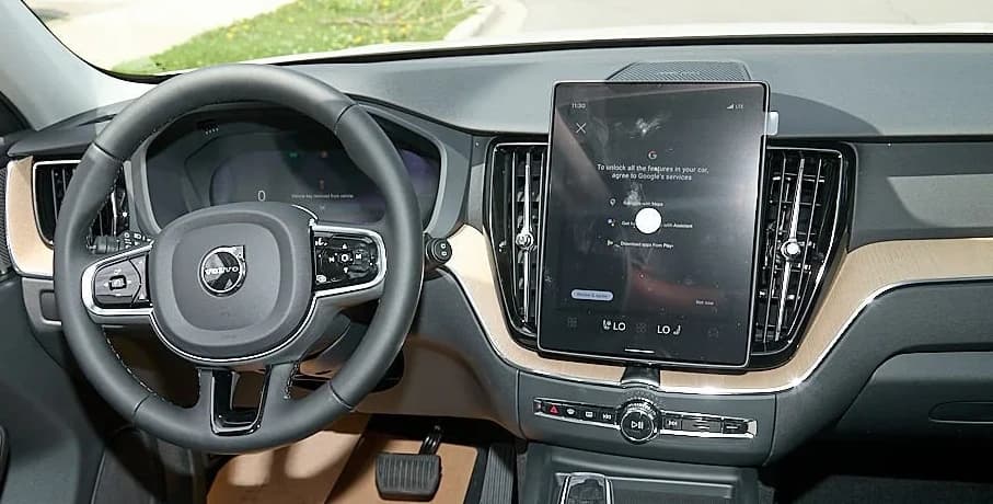 Volvo XC60 Plug-In Hybrid Plus T8 AWD 2026 — side view