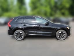 Volvo XC60 Plug-In Hybrid Plus T8 AWD 2026 — side view