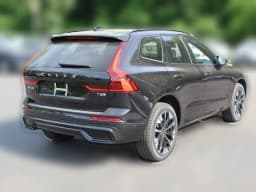 Volvo XC60 Plug-In Hybrid Plus T8 AWD 2026 — side view