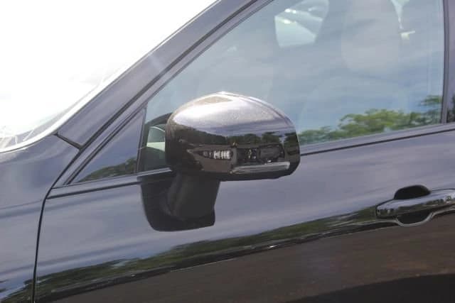 Volvo XC60 Plug-In Hybrid Plus T8 AWD 2026 — side view