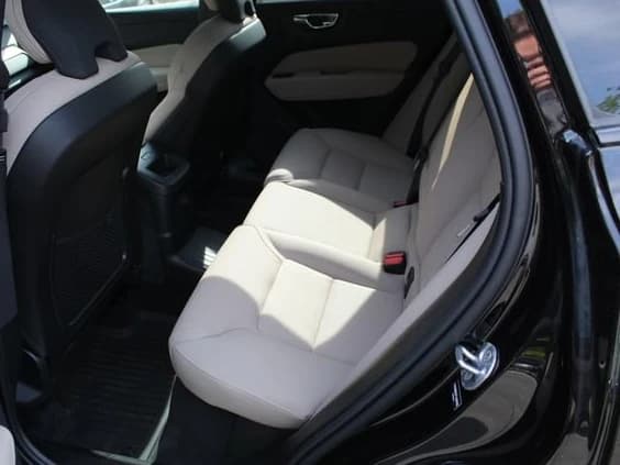 Volvo XC60 Plug-In Hybrid Plus T8 AWD 2026 — side view