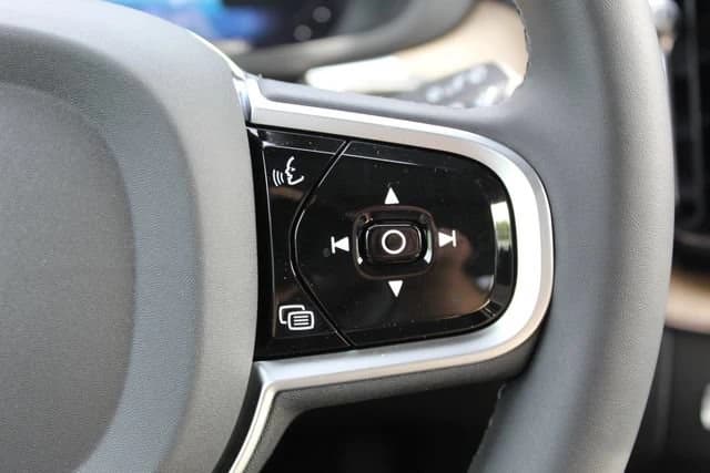 Volvo XC60 Plug-In Hybrid Plus T8 AWD 2026 — side view