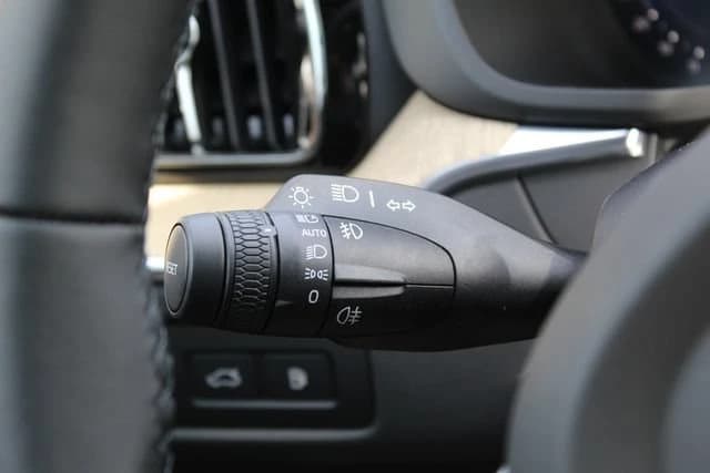 Volvo XC60 Plug-In Hybrid Plus T8 AWD 2026 — side view