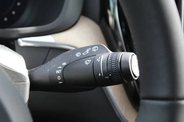 Volvo XC60 Plug-In Hybrid Plus T8 AWD 2026 — side view