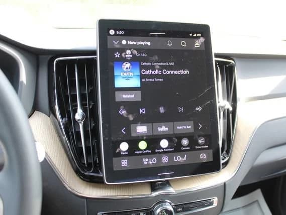 Volvo XC60 Plug-In Hybrid Plus T8 AWD 2026 — side view