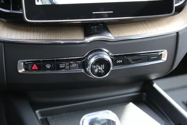 Volvo XC60 Plug-In Hybrid Plus T8 AWD 2026 — side view