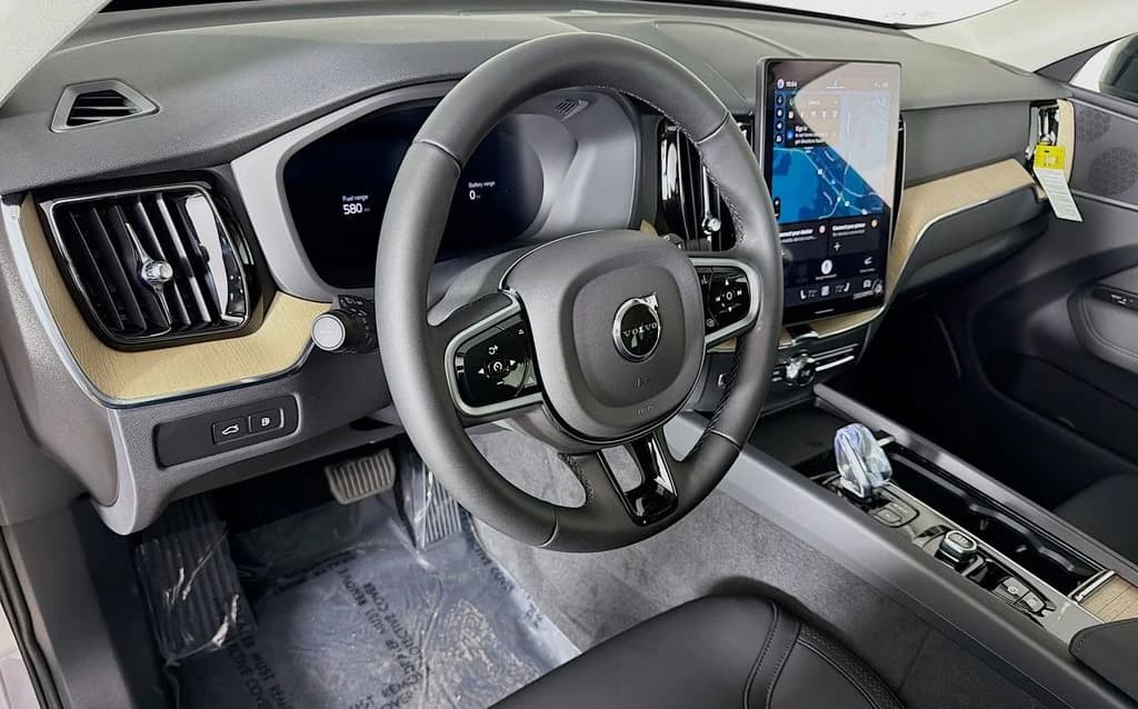 Volvo XC60 Plug-In Hybrid Plus T8 AWD 2026 — side view