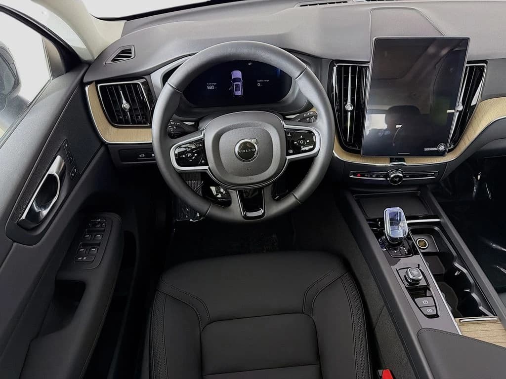 Volvo XC60 Plug-In Hybrid Plus T8 AWD 2026 — side view