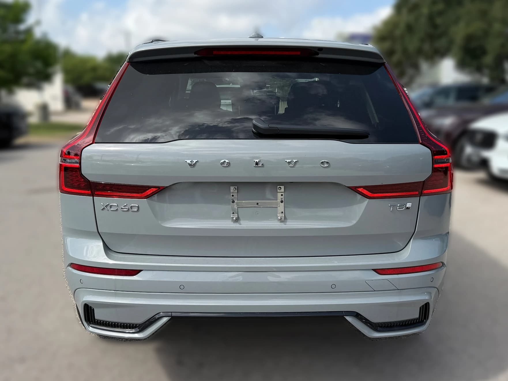 Volvo XC60 Plug-In Hybrid Plus T8 AWD 2026 — side view