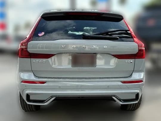 Volvo XC60 Plug-In Hybrid Plus T8 AWD 2026 — side view