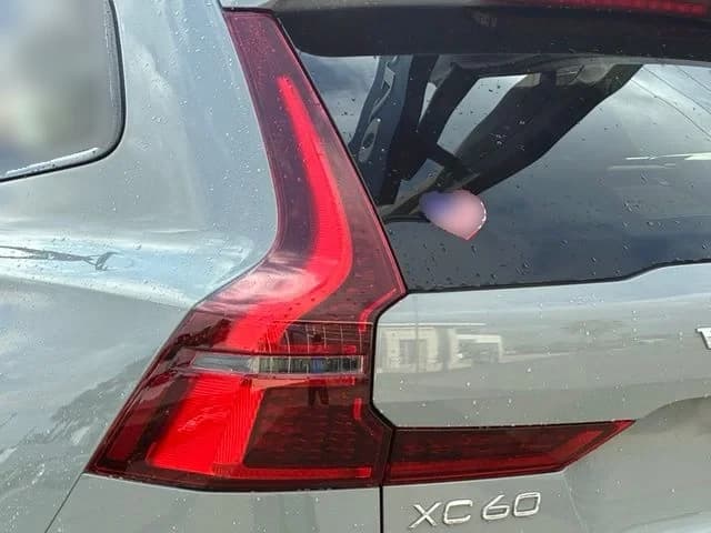 Volvo XC60 Plug-In Hybrid Plus T8 AWD 2026 — side view