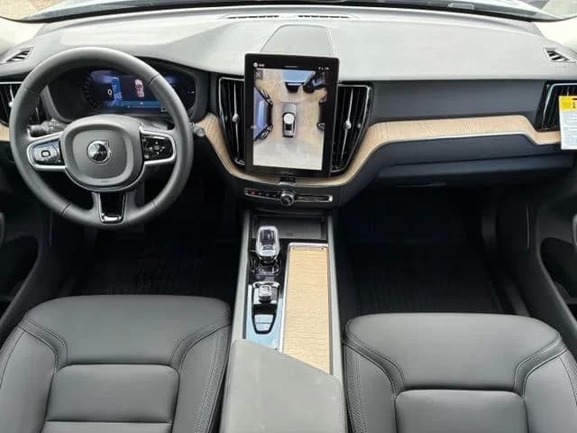 Volvo XC60 Plug-In Hybrid Plus T8 AWD 2026 — side view
