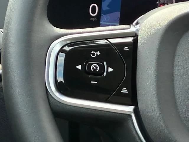 Volvo XC60 Plug-In Hybrid Plus T8 AWD 2026 — side view