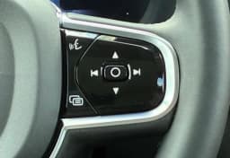 Volvo XC60 Plug-In Hybrid Plus T8 AWD 2026 — side view