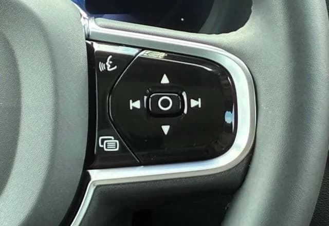 Volvo XC60 Plug-In Hybrid Plus T8 AWD 2026 — side view