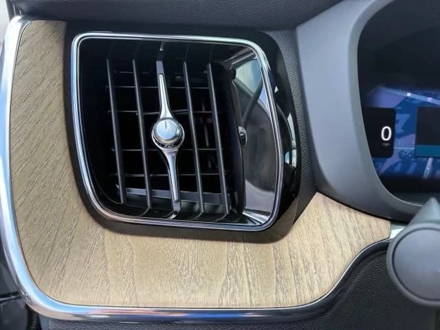 Volvo XC60 Plug-In Hybrid Plus T8 AWD 2026 — side view