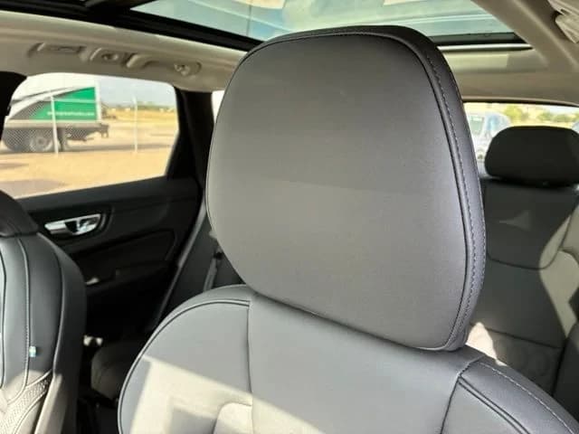 Volvo XC60 Plug-In Hybrid Plus T8 AWD 2026 — side view