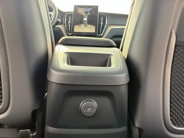 Volvo XC60 Plug-In Hybrid Plus T8 AWD 2026 — side view