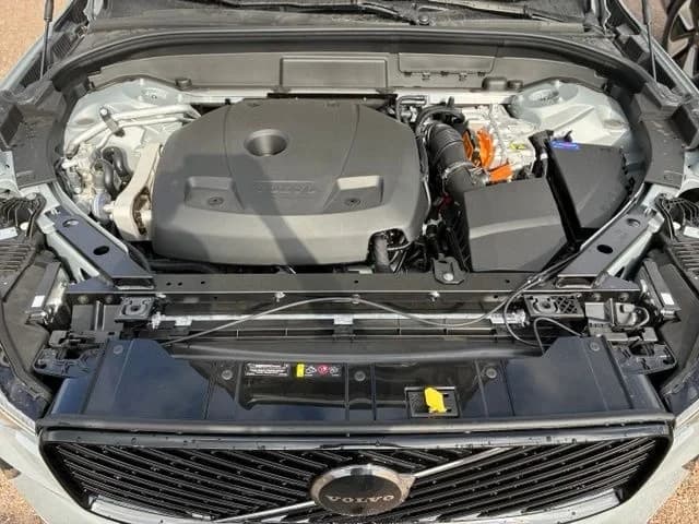 Volvo XC60 Plug-In Hybrid Plus T8 AWD 2026 — side view