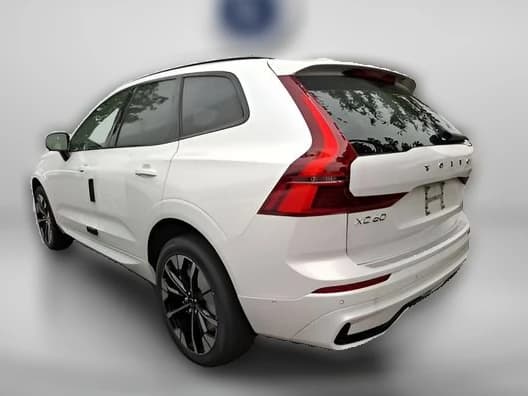 Volvo XC60 Plug-In Hybrid Plus T8 AWD 2026 — side view