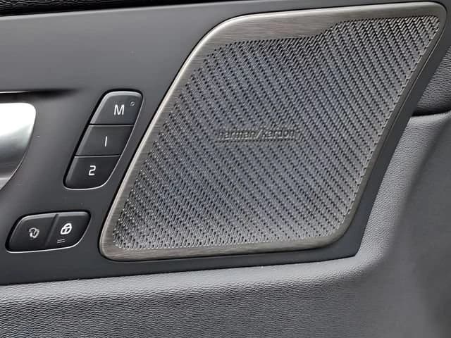 Volvo XC60 Plug-In Hybrid Plus T8 AWD 2026 — side view