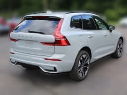 Volvo XC60 Plug-In Hybrid Plus T8 AWD 2026 — side view