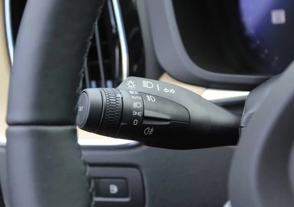 Volvo XC60 Plug-In Hybrid Plus T8 AWD 2026 — side view