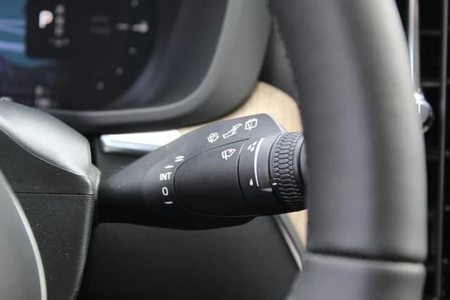 Volvo XC60 Plug-In Hybrid Plus T8 AWD 2026 — side view