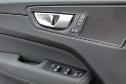 Volvo XC60 Plug-In Hybrid Plus T8 AWD 2026 — side view