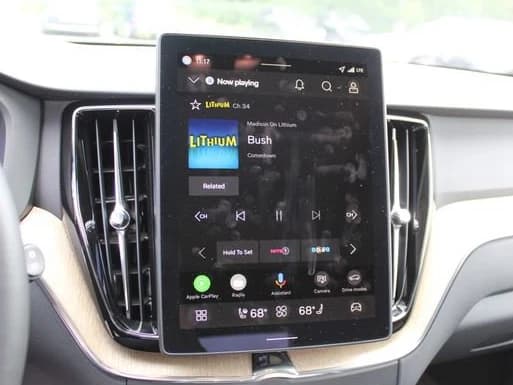 Volvo XC60 Plug-In Hybrid Plus T8 AWD 2026 — side view