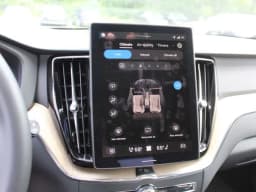 Volvo XC60 Plug-In Hybrid Plus T8 AWD 2026 — side view