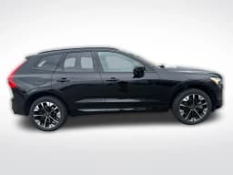 Volvo XC60 Plug-In Hybrid Plus T8 AWD 2026 — side view
