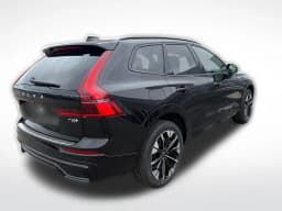 Volvo XC60 Plug-In Hybrid Plus T8 AWD 2026 — side view