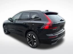 Volvo XC60 Plug-In Hybrid Plus T8 AWD 2026 — side view