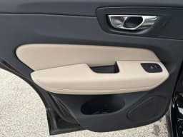 Volvo XC60 Plug-In Hybrid Plus T8 AWD 2026 — side view