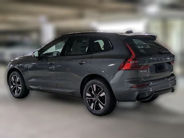 Volvo XC60 Plug-In Hybrid Core T8 AWD 2026 — side view